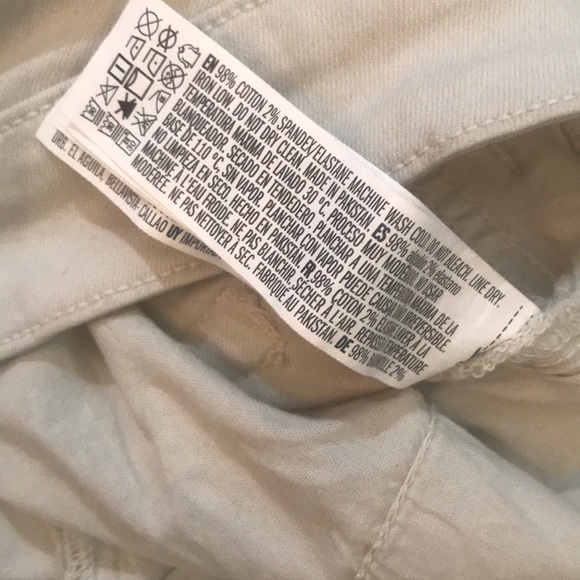 “FOREVER 21” Men’s Off White Shorts . - Picture 8 of 8
